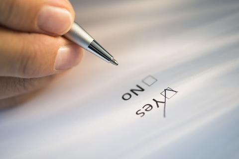 脱炭素より経済と安全保障を国民は望む：英国世論調査