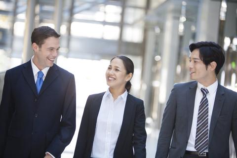 日本企業が西欧人をプロジェクトチームに入れたがるのはなぜか？調査で明らかになった外国人社員の中での収入格差