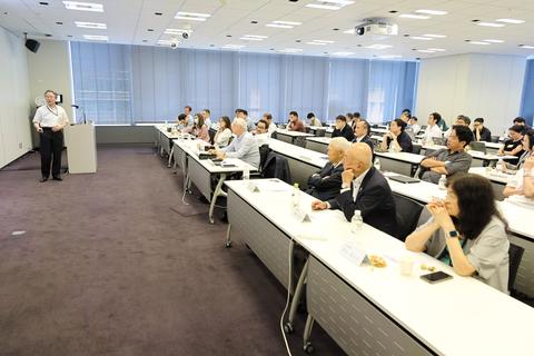 政策に協調・長期の視点を