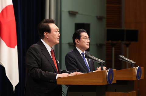 Kishida warmly welcomes South Korea's president to Tokyo